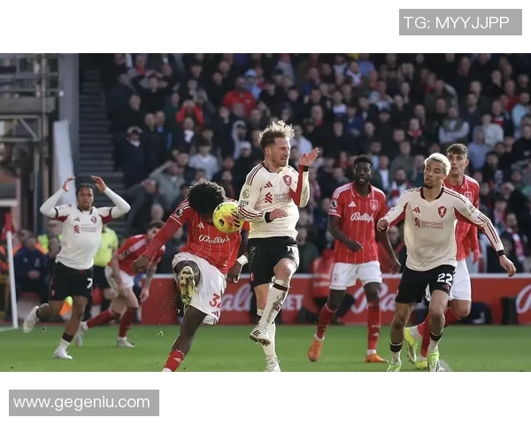 英超豪门利物浦在主场战胜热刺，继续领跑积分榜